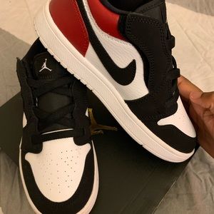 “Black Toe” low top 1’s